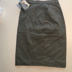 Geoffrey Beene Ladies Cargo shorts in size 10