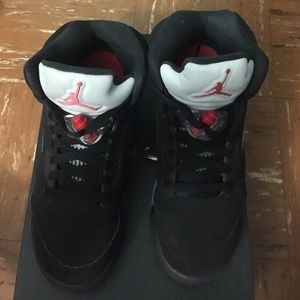 Air Jordan matalics 5's
