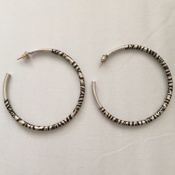 Zebra hoops