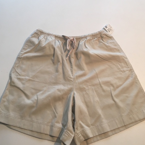 Van Huesen Ladies drawstring twill tan shorts Sz L