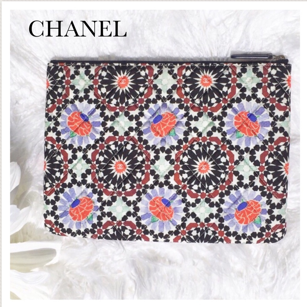 π CHANEL CLUTCH POUCH - Picture 1 of 8