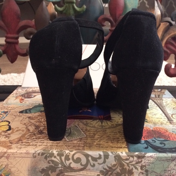 These made a Brexit to your closet 🇬🇧🎀 - Picture 3 of 4