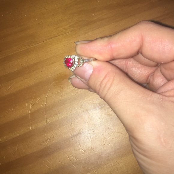 Ruby red ring REDUCED PRICE - Picture 2 of 4