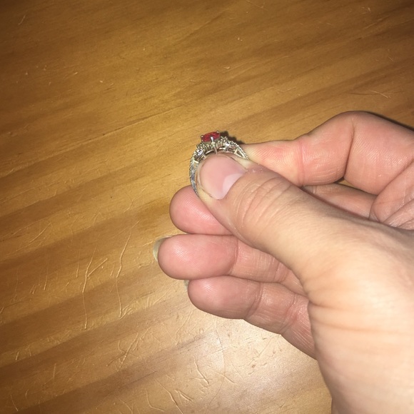 Ruby red ring REDUCED PRICE - Picture 3 of 4
