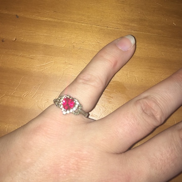 Ruby red ring REDUCED PRICE - Picture 4 of 4