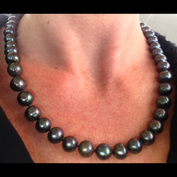 Real Tahitian Saltwater Black Pearl Necklace