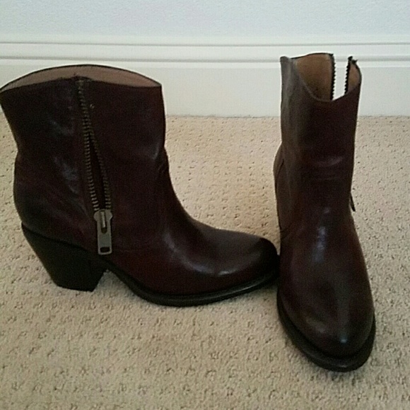 Frye Leslie Boot