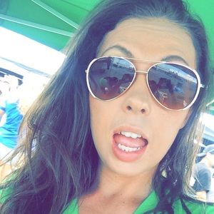 Meet your Posher, Christina