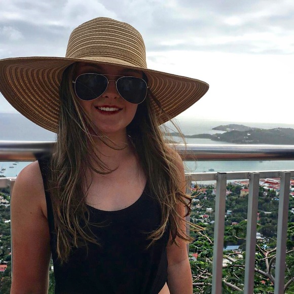 🎉Meet your Posher, Monique🎉 - Picture 8 of 8