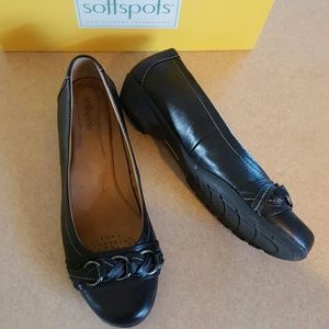 Softspots size 11 black casual dress shoe