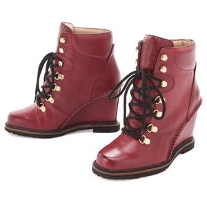 Diane von Furstenberg 7.5 lace up burgundy wedge