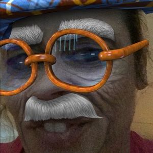 Meet your Posher, Laura