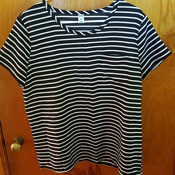 Old Navy short sleeve top w pocket size L