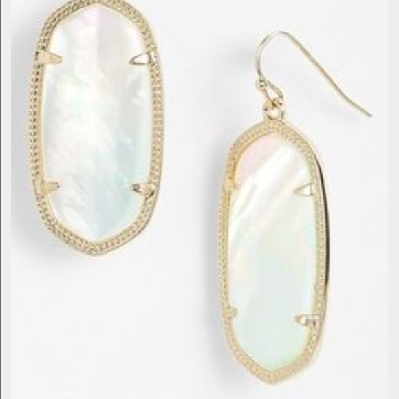 White pearl Elle earrings