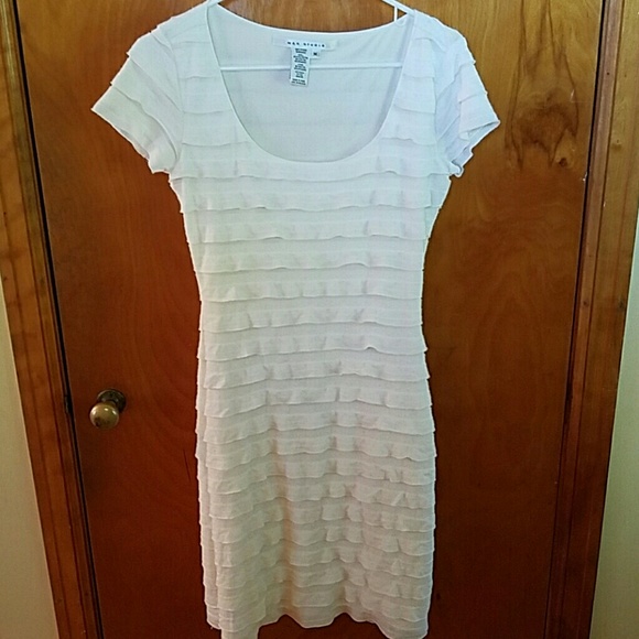 Fitted cream dress. Size M. Flattering fit!