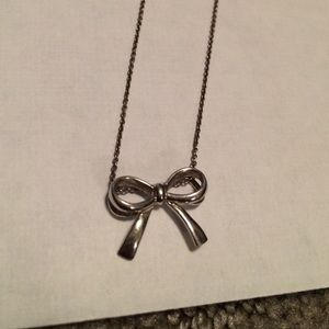 Bow necklace