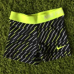 Nike pro shorts volt/black size XS