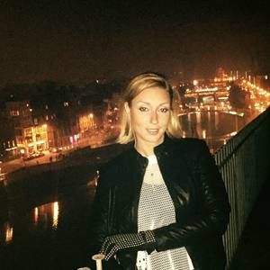 Meet your Posher, Angela