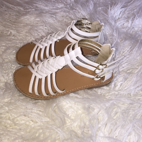 Girls white sandals - Picture 1 of 2