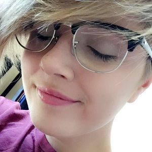 Meet your Posher, Carly