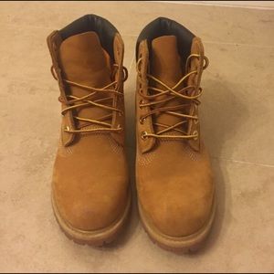 Woman's Timberland Boots 6in SIZE 6 NEW