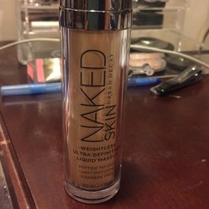 Naked foundation. Shade 2.5
