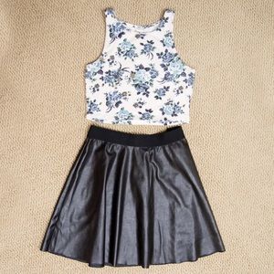 🎉🎉 SALE!! 🎉🎉  Floral crop top