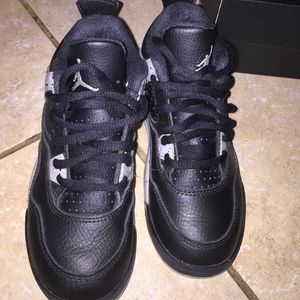 Toddlers retro Jordan's 4