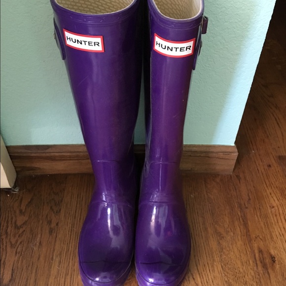 Authentic glossy Hunter rain boots WITH boot socks
