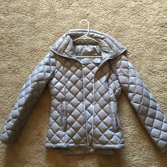 Puffer Jacket ( fitted )