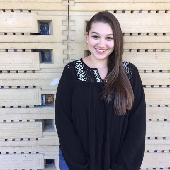 Meet your Posher, Louisa - Picture 1 of 1