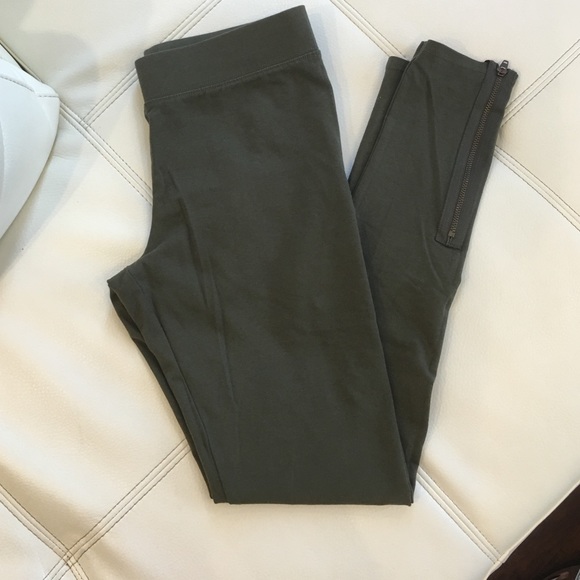 High rise olive green legging from American eagle!
