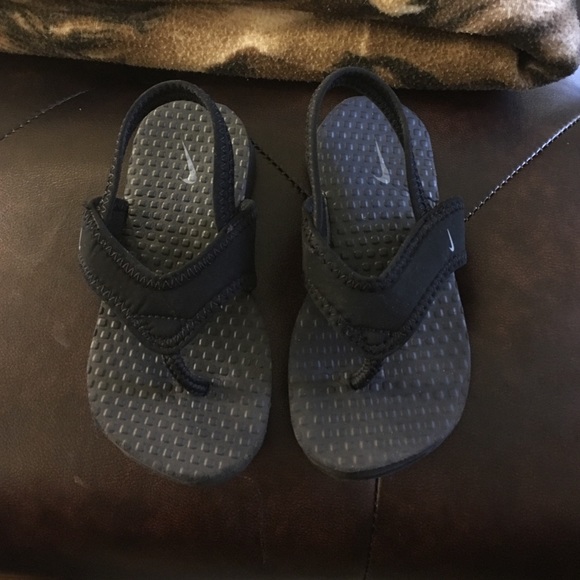 Nike boys Celso sandals size 8c