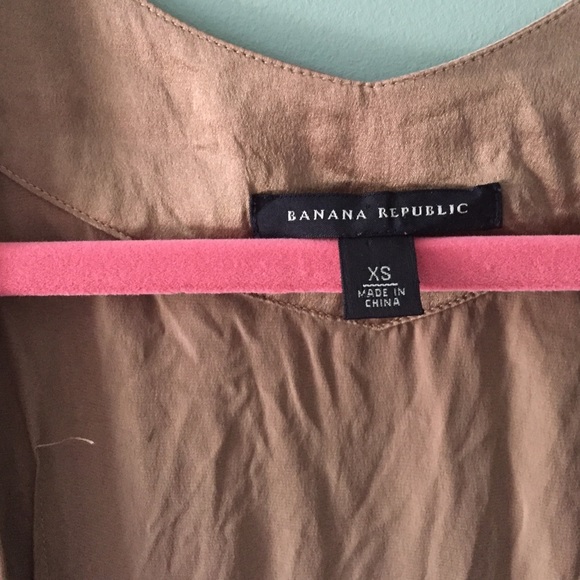 Banana Republic 100% silk blouse - Picture 2 of 3