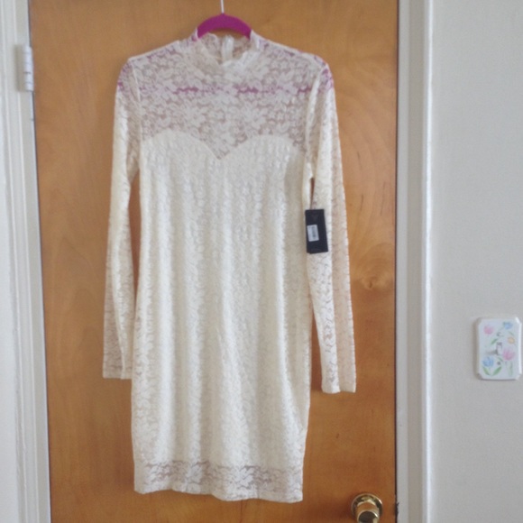 Guess brand lace dress - Picture 2 of 4