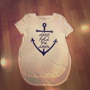 ❌SOLD❌Cute Side slit Anchor shirt ⚓️