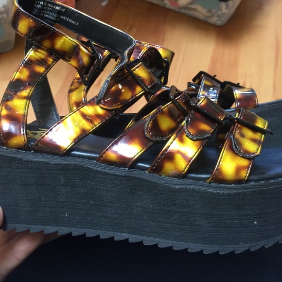 YRU day trip Vatican wedge sandals - Picture 2 of 4