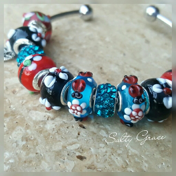 Sold*Little ladybug charm bracelet - Picture 3 of 3