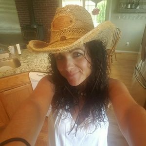 Meet your Posher, April