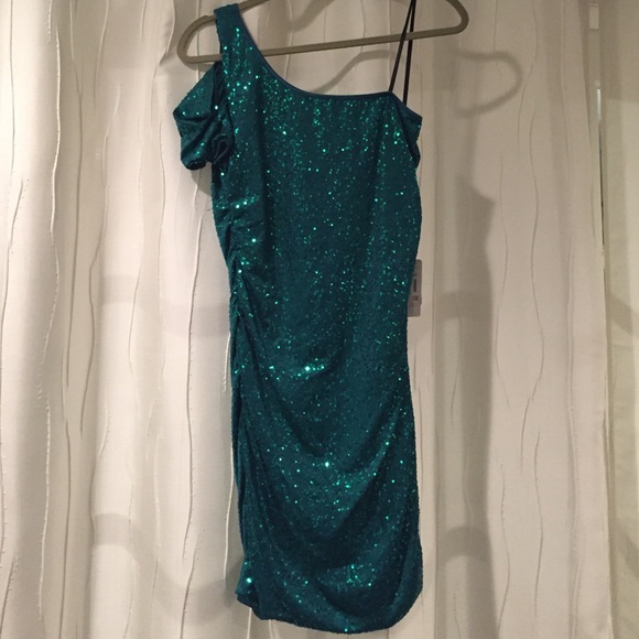Elegant Emerald Sequin Mini Dress
