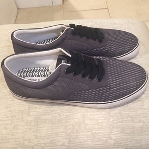 Steve Madden Grey Mesh Sneaker Size 9