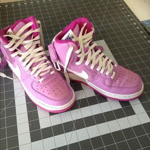 Nike girls high tops w straps