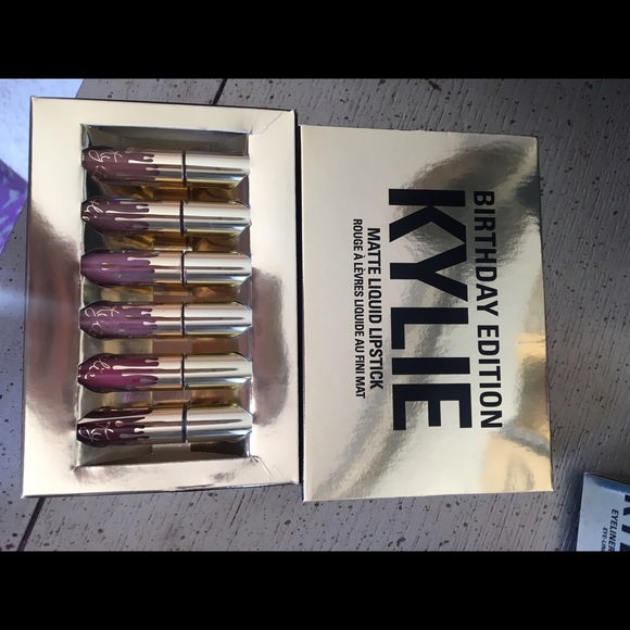 The mini matte lip kit Set from Kylie cosmetics