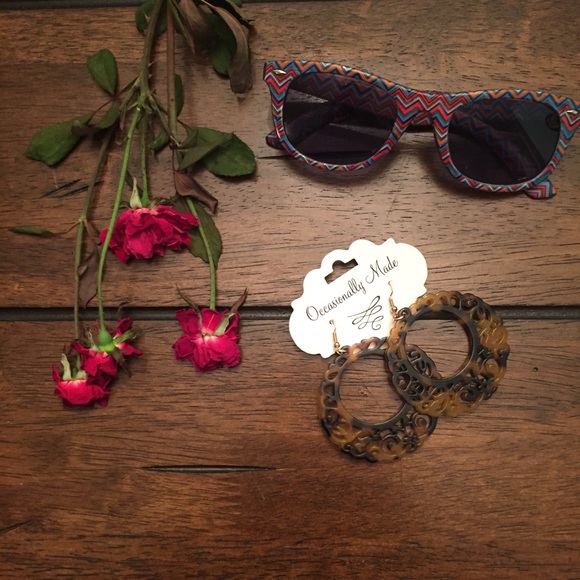 Tortoise Shell Filigree Crescent Drop Hoops