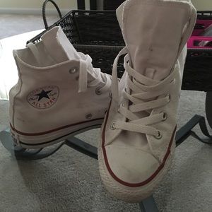 White chuck Taylor's converse high tops
