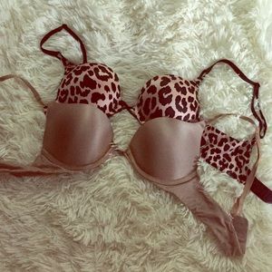 Victoria Secret Bombshell bras 32A