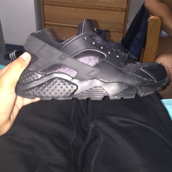 Black nike huaraches