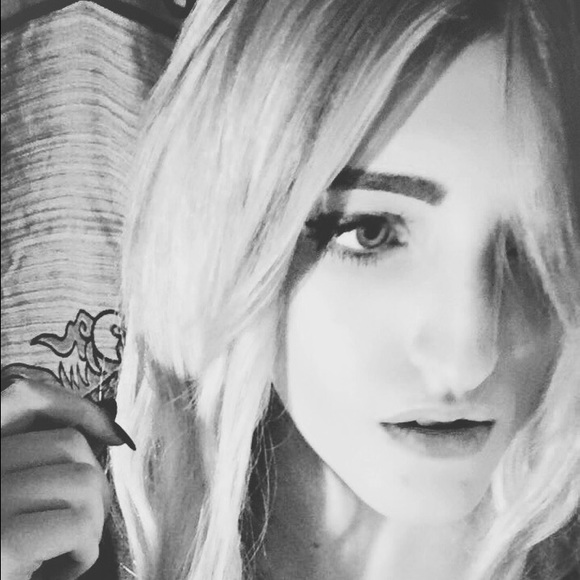 Meet your Posher, Hannah - Picture 1 of 1