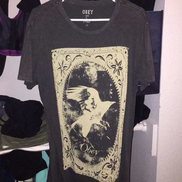 Men's Obey shirt