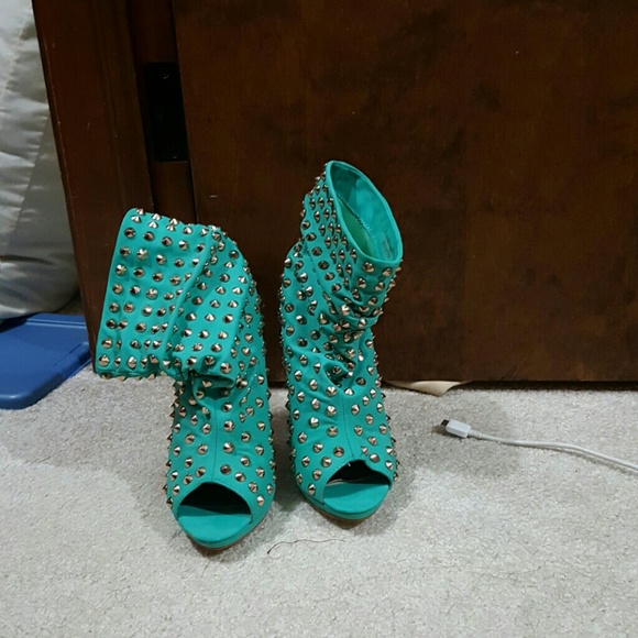 Heel boots